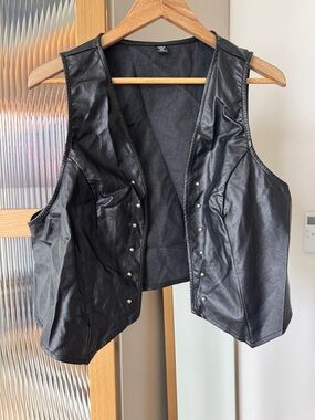 SHEIN Curve Black Sleeveless Vest Top with Faux Leather Trim